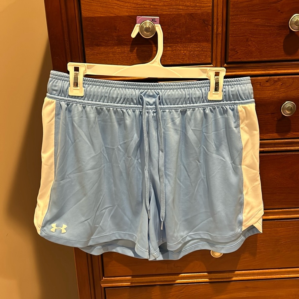 Under Armour heatgear athletic shorts, loose fit, sz large, blue w/white stripe